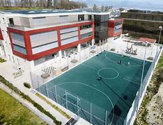 SIS Swiss International School Pf?ffikon-Schwyz SIS Swiss International School Pf?ffikon-Schwyz